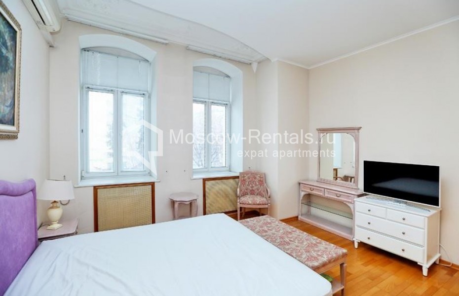 Photo #4 4-room (3 BR) apartment for <a href="http://moscow-rentals.ru/en/articles/long-term-rent" target="_blank">a long-term</a> rent
 in Russia, Moscow, Spiridonovka str, 36С1