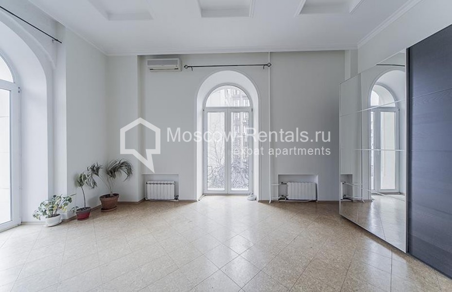 Photo #1 5-room (4 BR) apartment for <a href="http://moscow-rentals.ru/en/articles/long-term-rent" target="_blank">a long-term</a> rent
 in Russia, Moscow, Petrovskyi lane, 1/30С1
