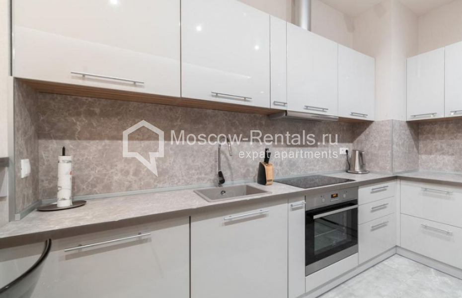 Photo #3 2-room (1 BR) apartment for <a href="http://moscow-rentals.ru/en/articles/long-term-rent" target="_blank">a long-term</a> rent
 in Russia, Moscow, New Arbat, 32