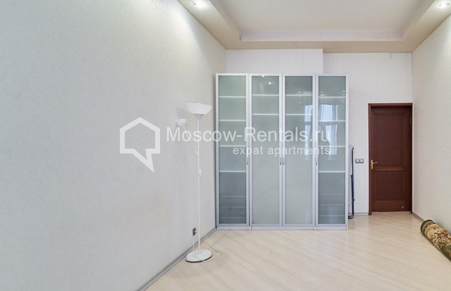 Photo #11 4-room (3 BR) apartment for <a href="http://moscow-rentals.ru/en/articles/long-term-rent" target="_blank">a long-term</a> rent
 in Russia, Moscow, Novinskyi blv, 25 К 10