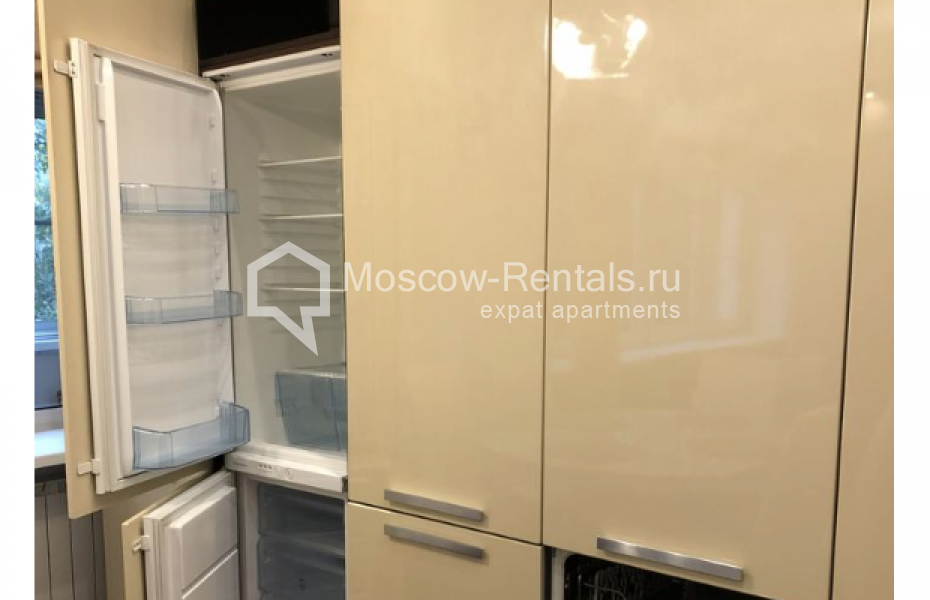 Photo #2 3-room (2 BR) apartment for <a href="http://moscow-rentals.ru/en/articles/long-term-rent" target="_blank">a long-term</a> rent
 in Russia, Moscow, B. Devyatinskyi lane, 4