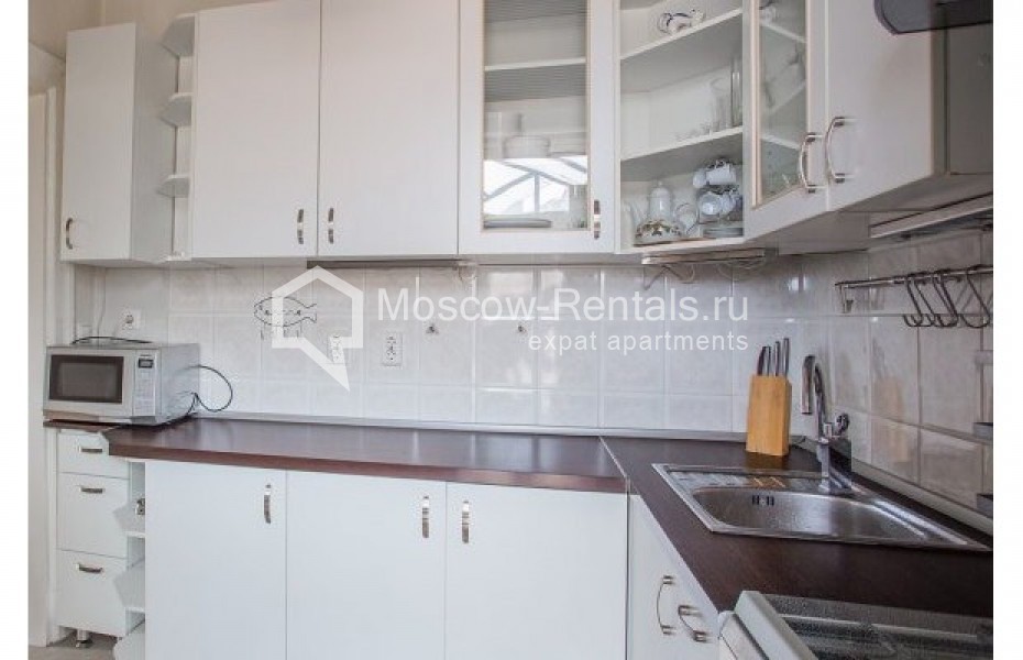 Photo #10 4-room (3 BR) apartment for <a href="http://moscow-rentals.ru/en/articles/long-term-rent" target="_blank">a long-term</a> rent
 in Russia, Moscow, Novinskyi blv, 28/35С1
