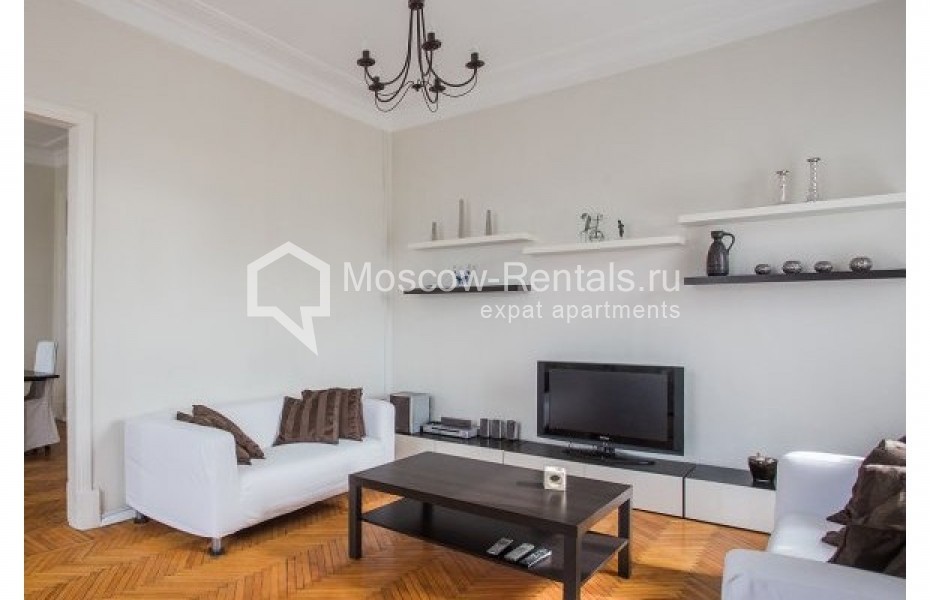 Photo #1 4-room (3 BR) apartment for <a href="http://moscow-rentals.ru/en/articles/long-term-rent" target="_blank">a long-term</a> rent
 in Russia, Moscow, Novinskyi blv, 28/35С1