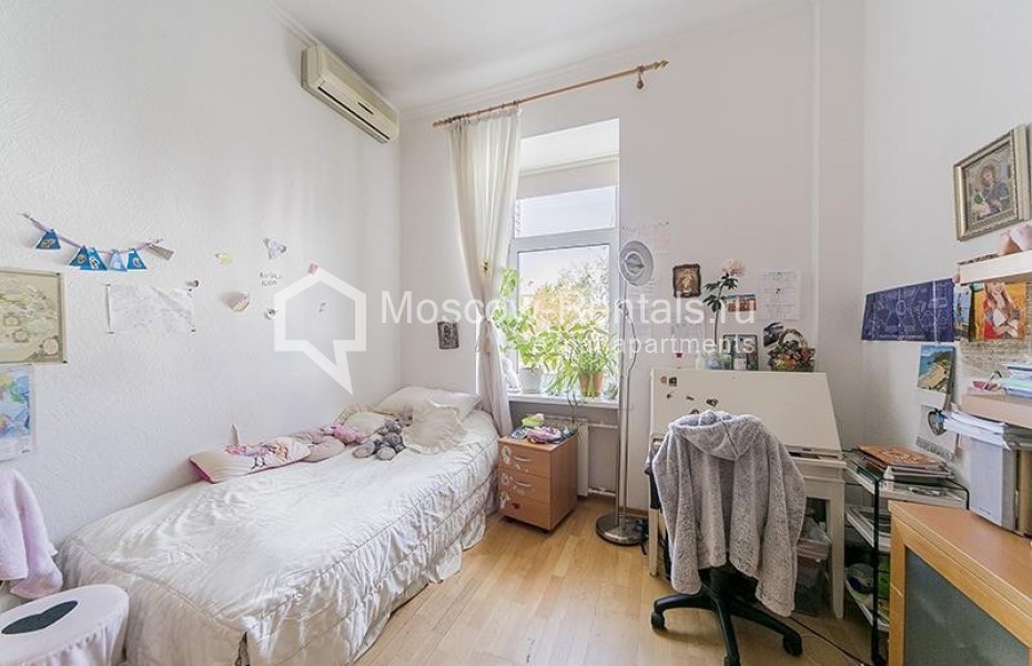 Photo #5 4-room (3 BR) apartment for <a href="http://moscow-rentals.ru/en/articles/long-term-rent" target="_blank">a long-term</a> rent
 in Russia, Moscow, Znamenka str, 15