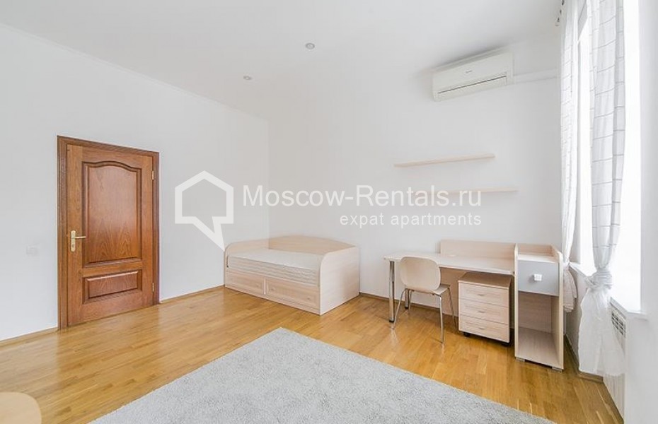 Photo #3 4-room (3 BR) apartment for <a href="http://moscow-rentals.ru/en/articles/long-term-rent" target="_blank">a long-term</a> rent
 in Russia, Moscow, Petrovskyi lane, 1/30С1
