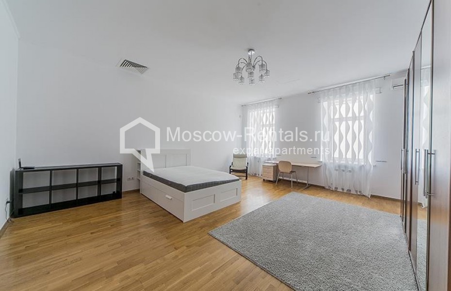 Photo #4 4-room (3 BR) apartment for <a href="http://moscow-rentals.ru/en/articles/long-term-rent" target="_blank">a long-term</a> rent
 in Russia, Moscow, Petrovskyi lane, 1/30С1