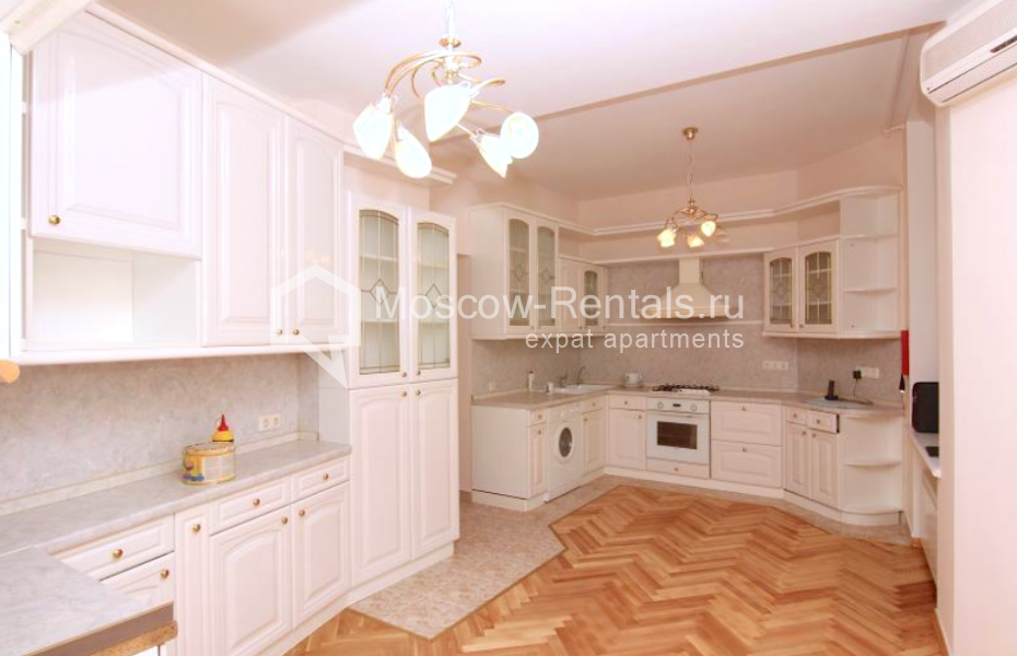 Photo #1 5-room (4 BR) apartment for <a href="http://moscow-rentals.ru/en/articles/long-term-rent" target="_blank">a long-term</a> rent
 in Russia, Moscow, Plushchikha str, 31