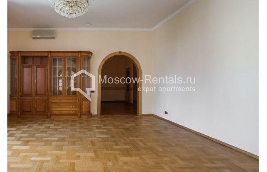 Photo #2 5-room (4 BR) apartment for <a href="http://moscow-rentals.ru/en/articles/long-term-rent" target="_blank">a long-term</a> rent
 in Russia, Moscow, Krivoarbatskyi lane, 16/22