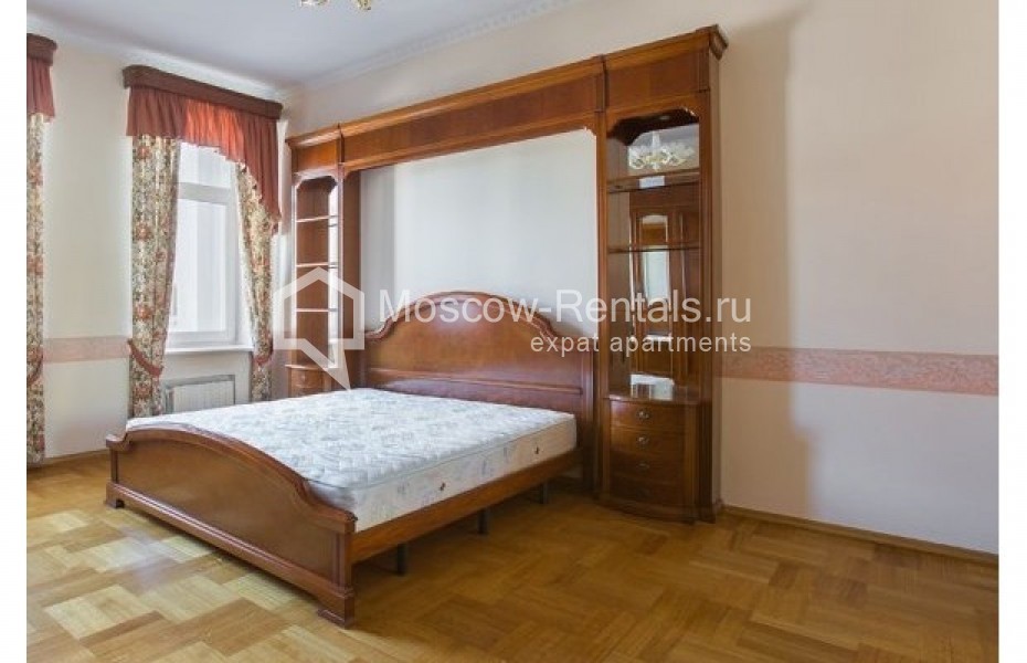 Photo #5 5-room (4 BR) apartment for <a href="http://moscow-rentals.ru/en/articles/long-term-rent" target="_blank">a long-term</a> rent
 in Russia, Moscow, Krivoarbatskyi lane, 16/22