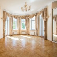Photo #2 5-room (4 BR) apartment for <a href="http://moscow-rentals.ru/en/articles/long-term-rent" target="_blank">a long-term</a> rent
 in Russia, Moscow, Krivoarbatskyi lane, 16/22