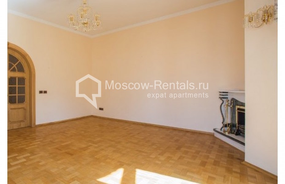 Photo #4 5-room (4 BR) apartment for <a href="http://moscow-rentals.ru/en/articles/long-term-rent" target="_blank">a long-term</a> rent
 in Russia, Moscow, Krivoarbatskyi lane, 16/22