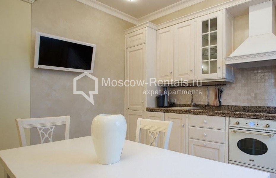 Photo #16 4-room (3 BR) apartment for <a href="http://moscow-rentals.ru/en/articles/long-term-rent" target="_blank">a long-term</a> rent
 in Russia, Moscow, Aleksandra Nevskogo str, 27
