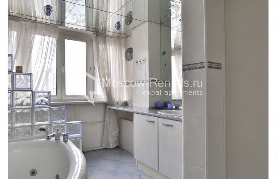 Photo #13 5-room (4 BR) apartment for <a href="http://moscow-rentals.ru/en/articles/long-term-rent" target="_blank">a long-term</a> rent
 in Russia, Moscow, Sergeya Makeeva str, 1