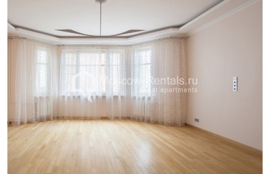 Photo #2 3-room (2 BR) apartment for <a href="http://moscow-rentals.ru/en/articles/long-term-rent" target="_blank">a long-term</a> rent
 in Russia, Moscow, Zoologizheskaya str., 30С2