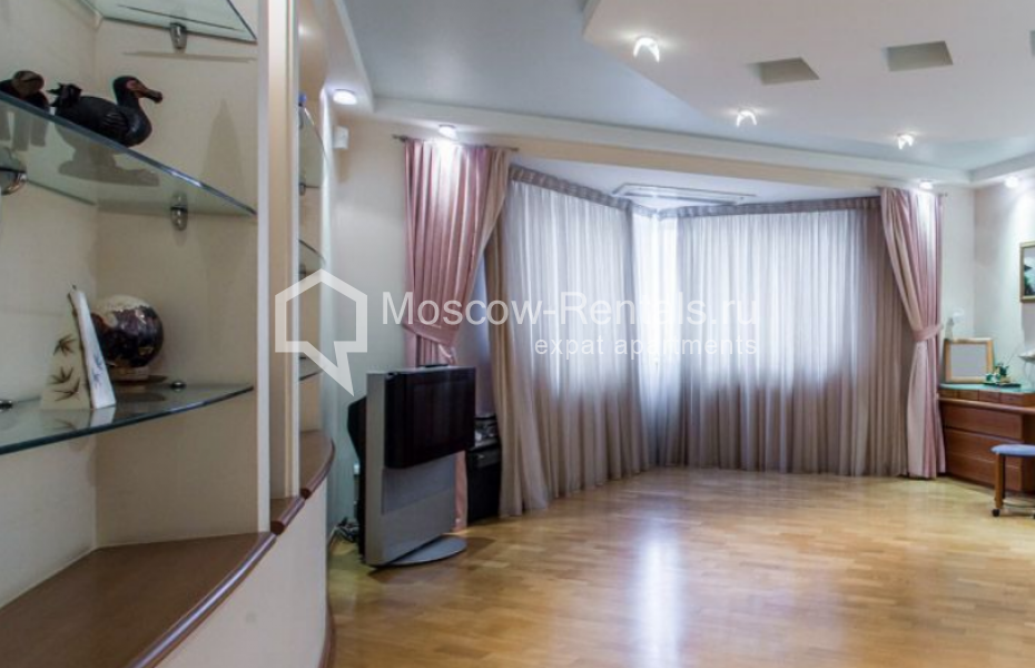Photo #9 5-room (4 BR) apartment for <a href="http://moscow-rentals.ru/en/articles/long-term-rent" target="_blank">a long-term</a> rent
 in Russia, Moscow, Zoologicheskaya str., 28С2