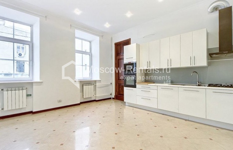 Photo #1 5-room (4 BR) apartment for <a href="http://moscow-rentals.ru/en/articles/long-term-rent" target="_blank">a long-term</a> rent
 in Russia, Moscow, Pokrovka str, 33c2