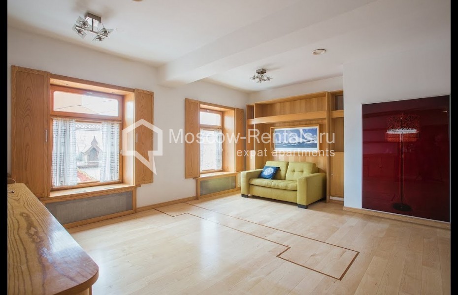 Photo #1 4-room (3 BR) apartment for <a href="http://moscow-rentals.ru/en/articles/long-term-rent" target="_blank">a long-term</a> rent
 in Russia, Moscow, Petrovskyi lane, 8