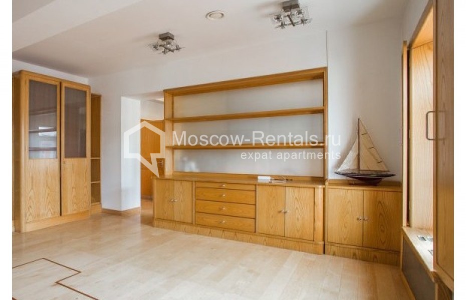 Photo #2 4-room (3 BR) apartment for <a href="http://moscow-rentals.ru/en/articles/long-term-rent" target="_blank">a long-term</a> rent
 in Russia, Moscow, Petrovskyi lane, 8