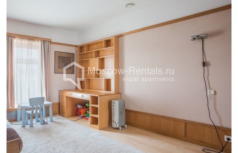 Photo #8 4-room (3 BR) apartment for <a href="http://moscow-rentals.ru/en/articles/long-term-rent" target="_blank">a long-term</a> rent
 in Russia, Moscow, Petrovskyi lane, 8
