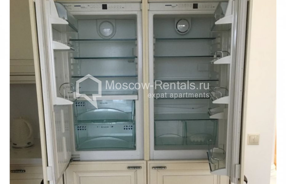 Photo #3 4-room (3 BR) apartment for <a href="http://moscow-rentals.ru/en/articles/long-term-rent" target="_blank">a long-term</a> rent
 in Russia, Moscow, Pokryshkina str, 1