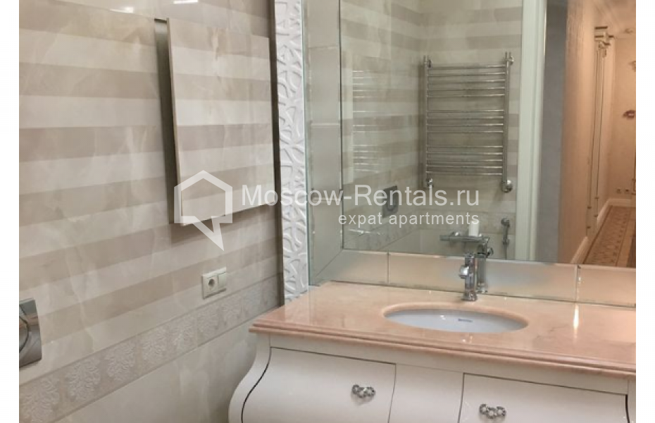 Photo #12 4-room (3 BR) apartment for <a href="http://moscow-rentals.ru/en/articles/long-term-rent" target="_blank">a long-term</a> rent
 in Russia, Moscow, Pokryshkina str, 1