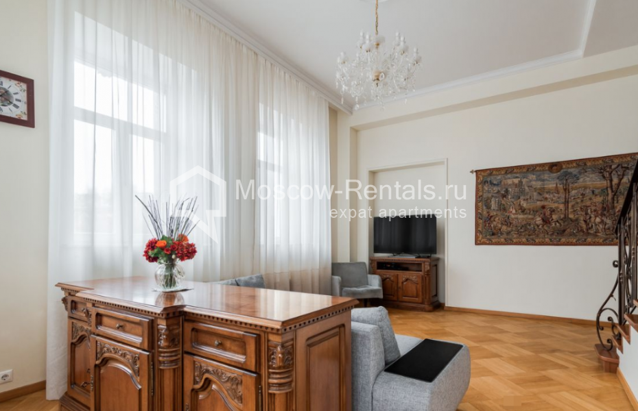 Photo #3 4-room (3 BR) apartment for <a href="http://moscow-rentals.ru/en/articles/long-term-rent" target="_blank">a long-term</a> rent
 in Russia, Moscow, Neglinnaya str, 18С1