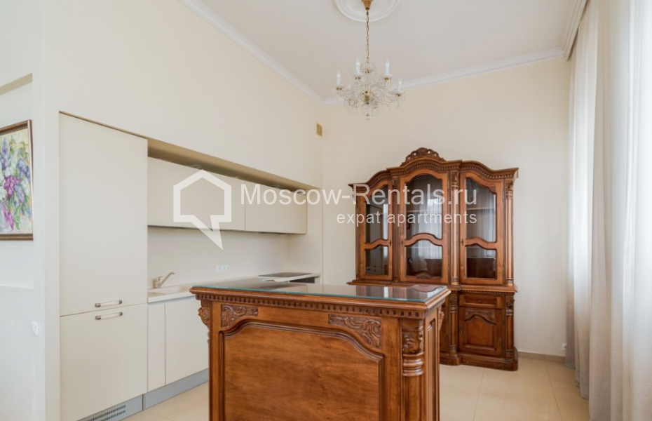 Photo #6 4-room (3 BR) apartment for <a href="http://moscow-rentals.ru/en/articles/long-term-rent" target="_blank">a long-term</a> rent
 in Russia, Moscow, Neglinnaya str, 18С1