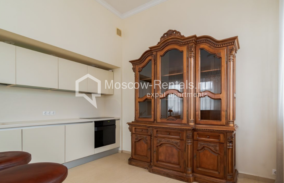 Photo #7 4-room (3 BR) apartment for <a href="http://moscow-rentals.ru/en/articles/long-term-rent" target="_blank">a long-term</a> rent
 in Russia, Moscow, Neglinnaya str, 18С1