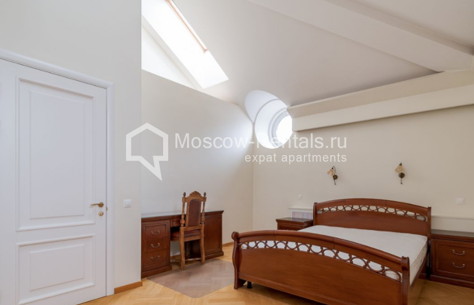 Photo #17 4-room (3 BR) apartment for <a href="http://moscow-rentals.ru/en/articles/long-term-rent" target="_blank">a long-term</a> rent
 in Russia, Moscow, Neglinnaya str, 18С1