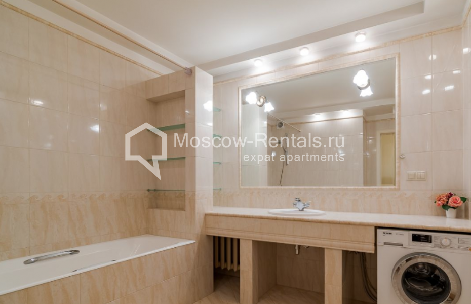 Photo #21 4-room (3 BR) apartment for <a href="http://moscow-rentals.ru/en/articles/long-term-rent" target="_blank">a long-term</a> rent
 in Russia, Moscow, Neglinnaya str, 18С1