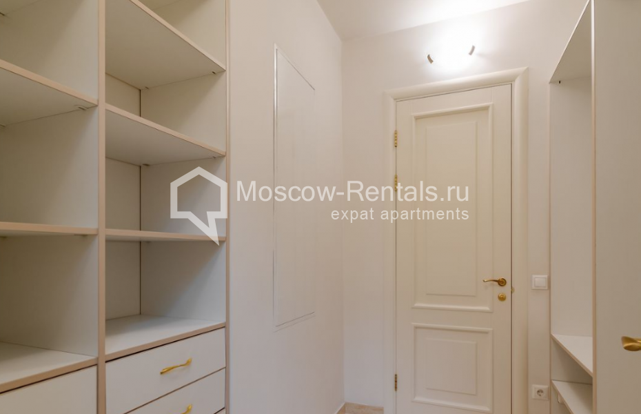 Photo #26 4-room (3 BR) apartment for <a href="http://moscow-rentals.ru/en/articles/long-term-rent" target="_blank">a long-term</a> rent
 in Russia, Moscow, Neglinnaya str, 18С1