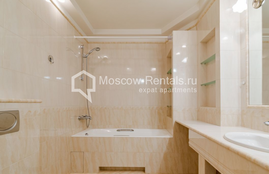 Photo #23 4-room (3 BR) apartment for <a href="http://moscow-rentals.ru/en/articles/long-term-rent" target="_blank">a long-term</a> rent
 in Russia, Moscow, Neglinnaya str, 18С1