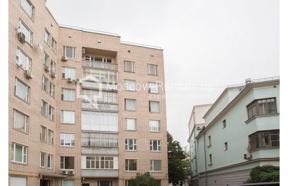 Photo #1 4-room (3 BR) apartment for <a href="http://moscow-rentals.ru/en/articles/long-term-rent" target="_blank">a long-term</a> rent
 in Russia, Moscow, Leontievskyi lane, 15