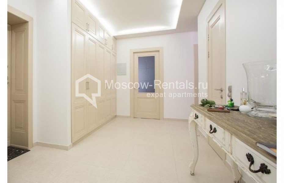 Photo #11 4-room (3 BR) apartment for <a href="http://moscow-rentals.ru/en/articles/long-term-rent" target="_blank">a long-term</a> rent
 in Russia, Moscow, Leontievskyi lane, 15