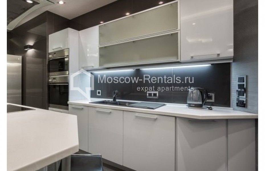 Photo #2 4-room (3 BR) apartment for <a href="http://moscow-rentals.ru/en/articles/long-term-rent" target="_blank">a long-term</a> rent
 in Russia, Moscow, Leninskyi prospect, 98 К 1