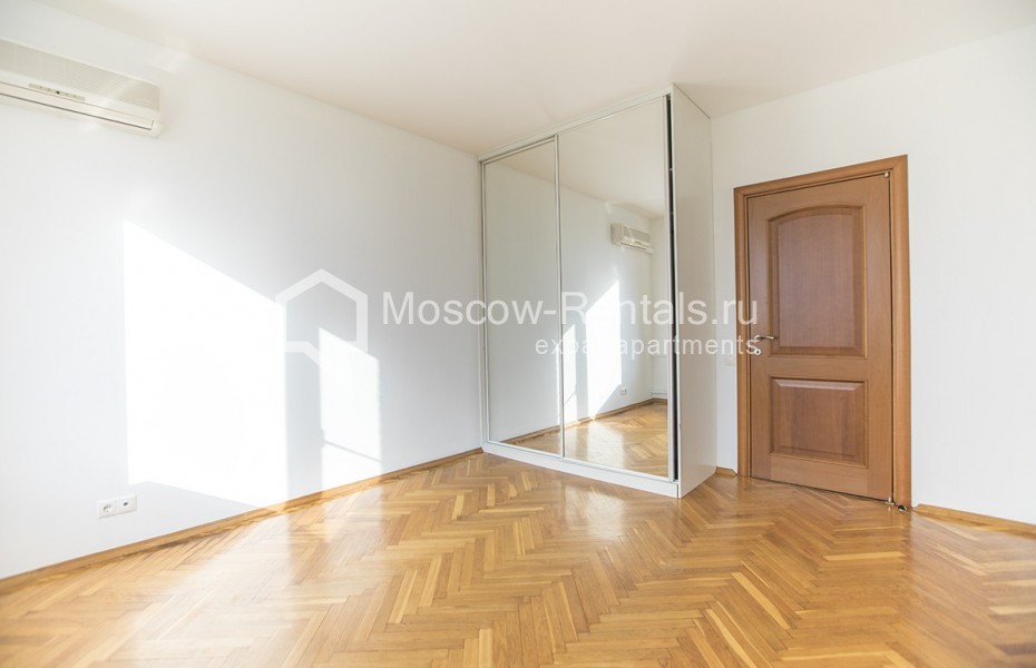 Photo #12 4-room (3 BR) apartment for <a href="http://moscow-rentals.ru/en/articles/long-term-rent" target="_blank">a long-term</a> rent
 in Russia, Moscow, B. Pirogovskaya str, 5