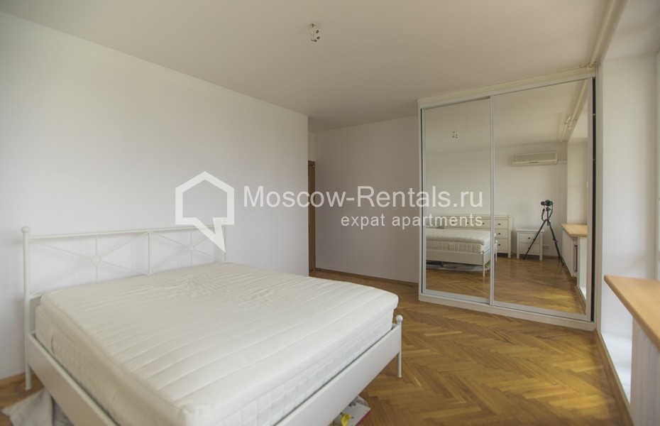Photo #9 4-room (3 BR) apartment for <a href="http://moscow-rentals.ru/en/articles/long-term-rent" target="_blank">a long-term</a> rent
 in Russia, Moscow, B. Pirogovskaya str, 5