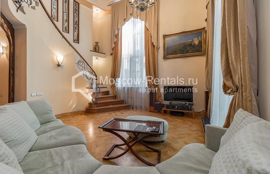 Photo #1 4-room (3 BR) apartment for <a href="http://moscow-rentals.ru/en/articles/long-term-rent" target="_blank">a long-term</a> rent
 in Russia, Moscow, Pozharskyi lane, 11