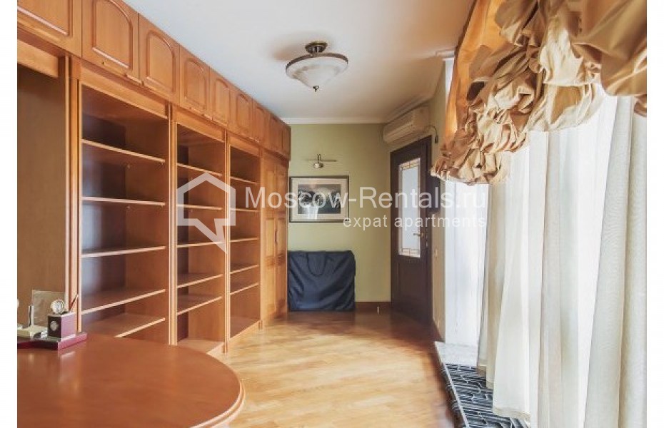 Photo #12 4-room (3 BR) apartment for <a href="http://moscow-rentals.ru/en/articles/long-term-rent" target="_blank">a long-term</a> rent
 in Russia, Moscow, Pozharskyi lane, 11