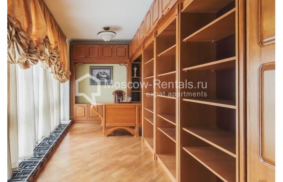 Photo #13 4-room (3 BR) apartment for <a href="http://moscow-rentals.ru/en/articles/long-term-rent" target="_blank">a long-term</a> rent
 in Russia, Moscow, Pozharskyi lane, 11