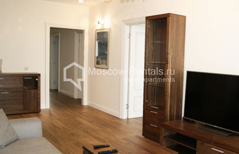 Photo #2 4-room (3 BR) apartment for <a href="http://moscow-rentals.ru/en/articles/long-term-rent" target="_blank">a long-term</a> rent
 in Russia, Moscow, Lomonosovskyi prosp, 25 к 3