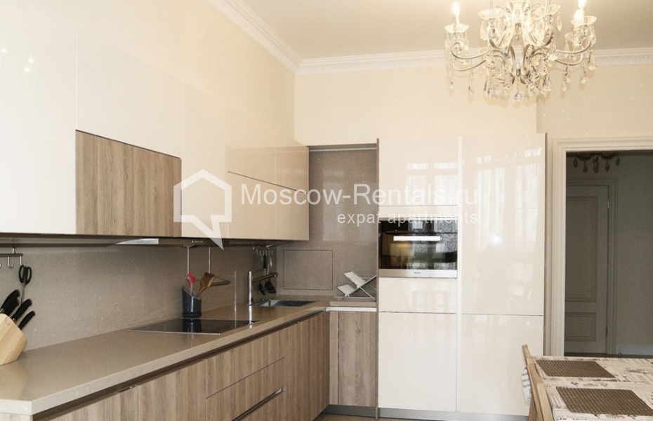 Photo #6 4-room (3 BR) apartment for <a href="http://moscow-rentals.ru/en/articles/long-term-rent" target="_blank">a long-term</a> rent
 in Russia, Moscow, Lomonosovskyi prosp, 25 к 3