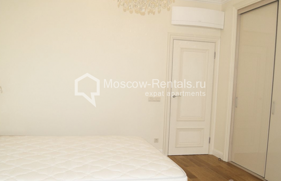 Photo #13 4-room (3 BR) apartment for <a href="http://moscow-rentals.ru/en/articles/long-term-rent" target="_blank">a long-term</a> rent
 in Russia, Moscow, Lomonosovskyi prosp, 25 к 3