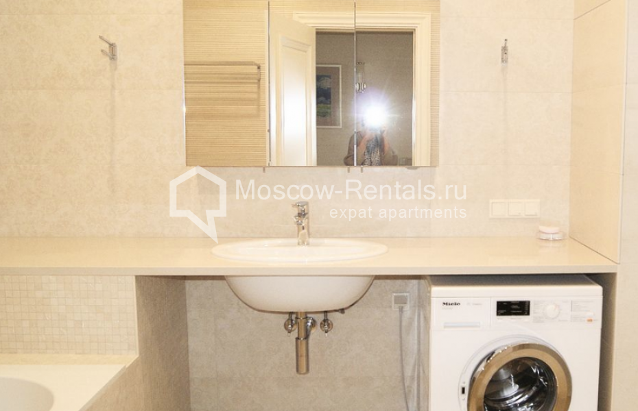 Photo #18 4-room (3 BR) apartment for <a href="http://moscow-rentals.ru/en/articles/long-term-rent" target="_blank">a long-term</a> rent
 in Russia, Moscow, Lomonosovskyi prosp, 25 к 3