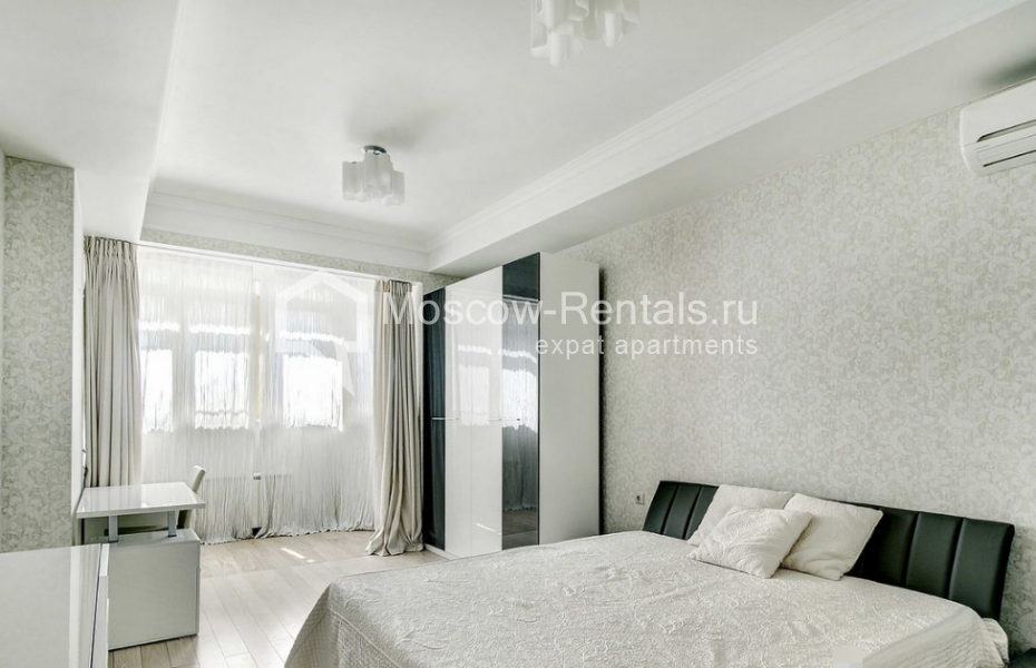 Photo #3 4-room (3 BR) apartment for <a href="http://moscow-rentals.ru/en/articles/long-term-rent" target="_blank">a long-term</a> rent
 in Russia, Moscow, Lomonosovskyi prosp, 25к3