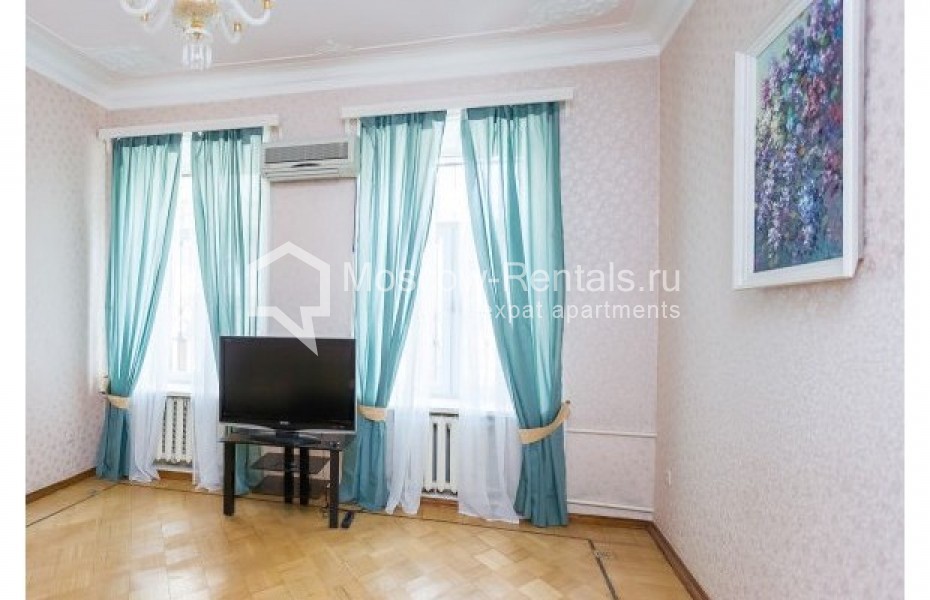 Photo #3 4-room (3 BR) apartment for <a href="http://moscow-rentals.ru/en/articles/long-term-rent" target="_blank">a long-term</a> rent
 in Russia, Moscow, B. Kharitonievskyi lane, 20/2