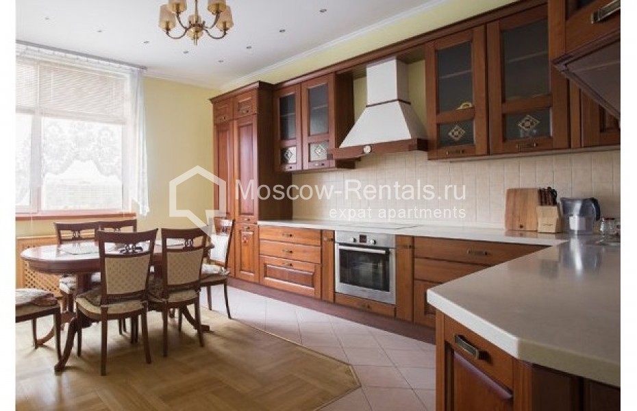 Photo #1 3-room (2 BR) apartment for <a href="http://moscow-rentals.ru/en/articles/long-term-rent" target="_blank">a long-term</a> rent
 in Russia, Moscow, Shabolovka str, 10к1