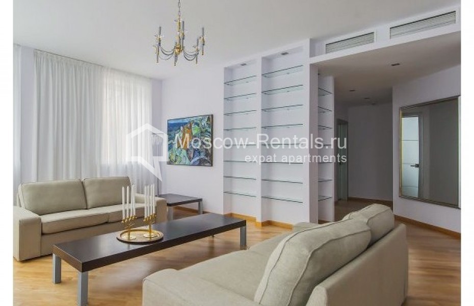 Photo #1 3-room (2 BR) apartment for <a href="http://moscow-rentals.ru/en/articles/long-term-rent" target="_blank">a long-term</a> rent
 in Russia, Moscow, Komsomolskyi pr, 32