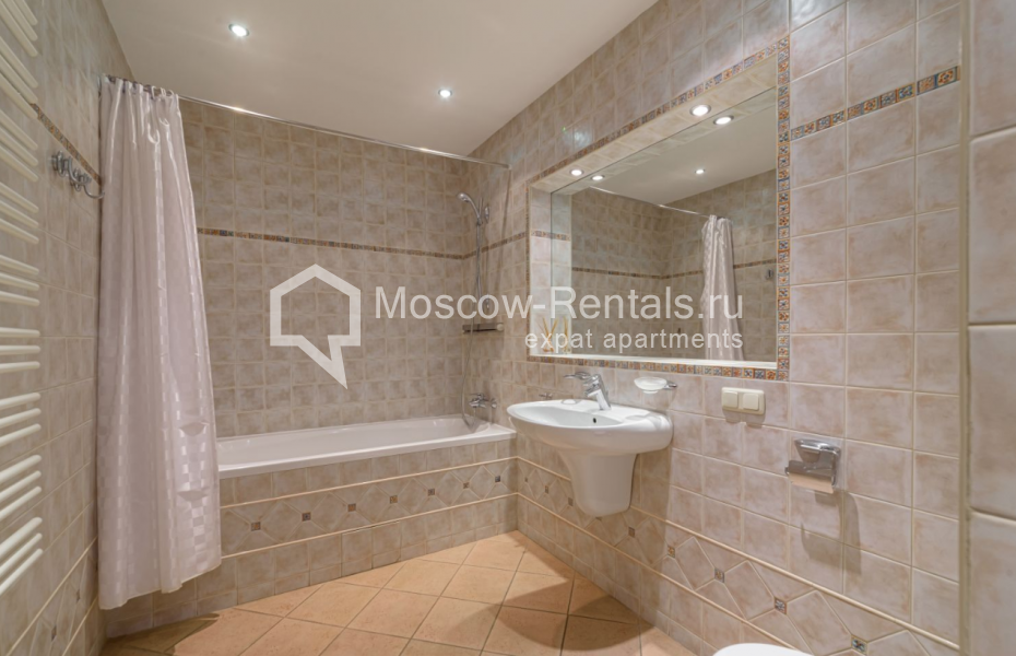 Photo #14 4-room (3 BR) apartment for <a href="http://moscow-rentals.ru/en/articles/long-term-rent" target="_blank">a long-term</a> rent
 in Russia, Moscow, Prechistenka str, 40/2С2