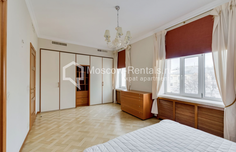 Photo #8 4-room (3 BR) apartment for <a href="http://moscow-rentals.ru/en/articles/long-term-rent" target="_blank">a long-term</a> rent
 in Russia, Moscow, Prechistenka str, 40/2С2
